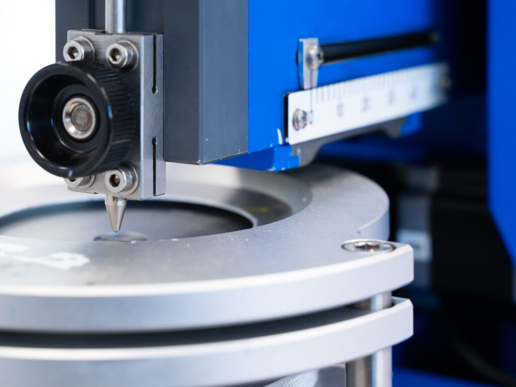 focus on a scratch machine